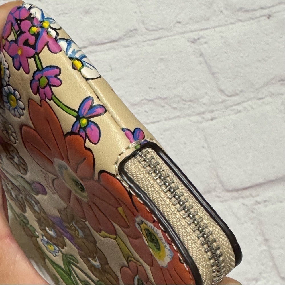 COACH Corner Zip Wristlet In Brown Signature Canvas With Wildflower Print nwt - Picture 13 of 14